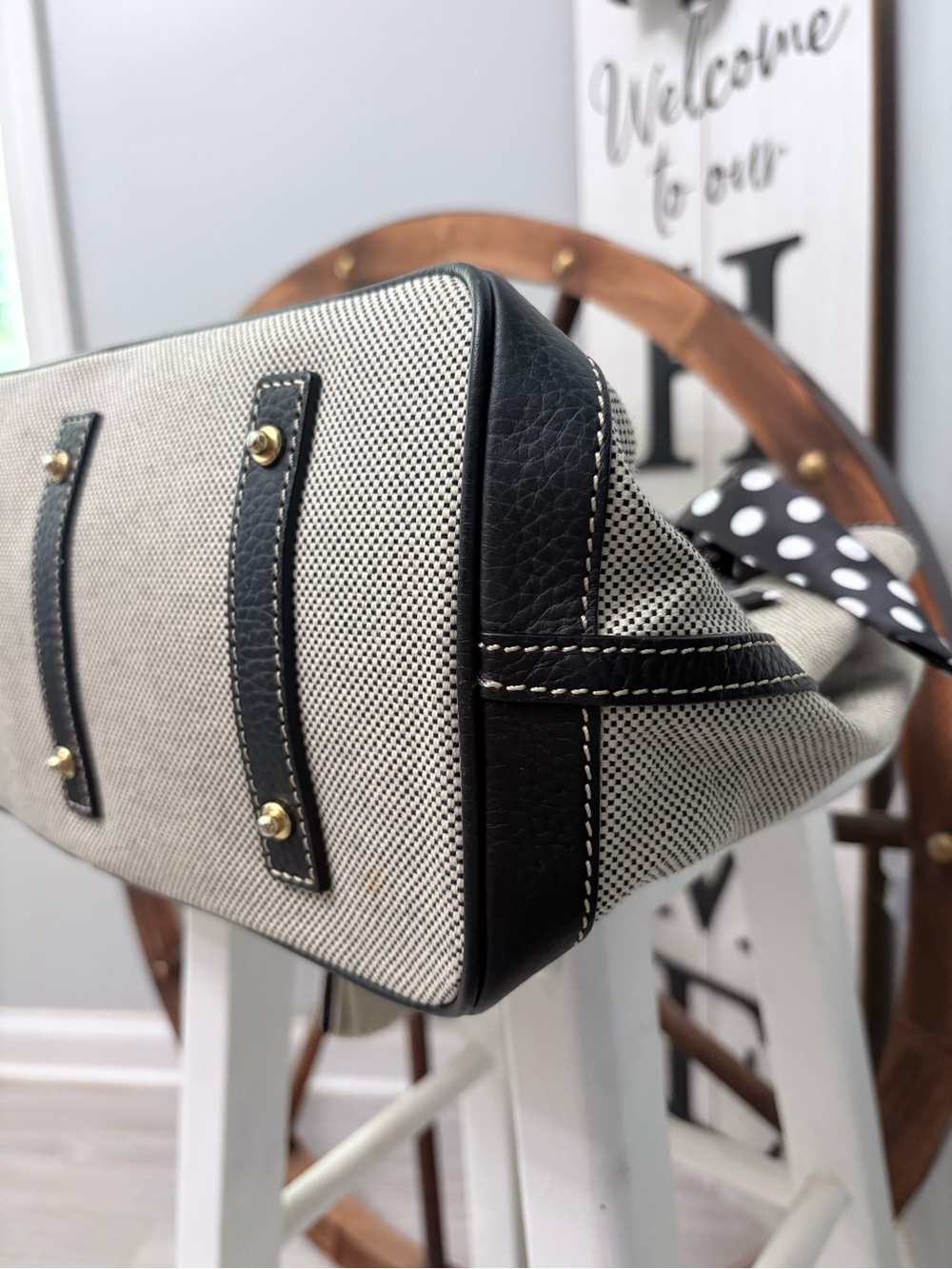 🖤 Dooney & Bourke Black and Cream Tan colored tote with coin bag & keyring 🖤 - Picture 7 of 11